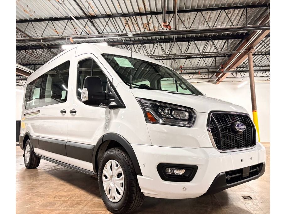2023 Ford Transit Wagon XLT