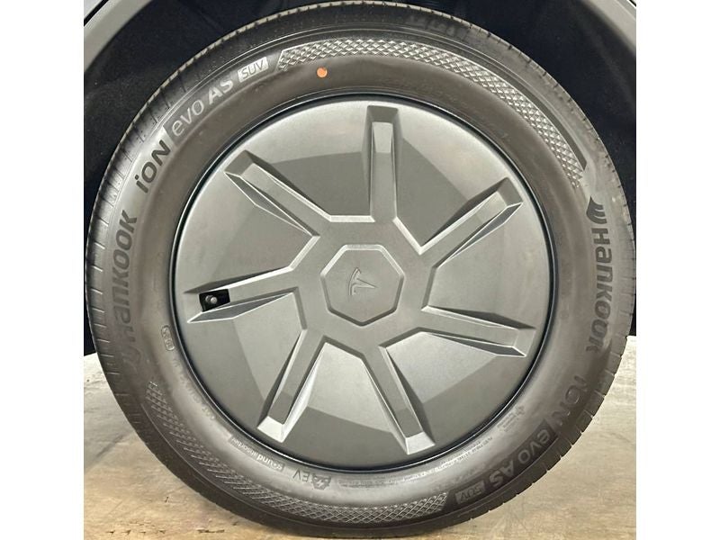 2026 Tesla Model Y Base