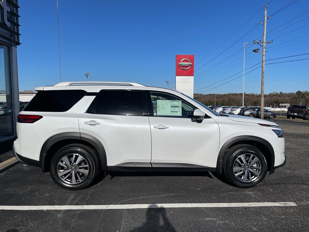2025 Nissan Pathfinder SL