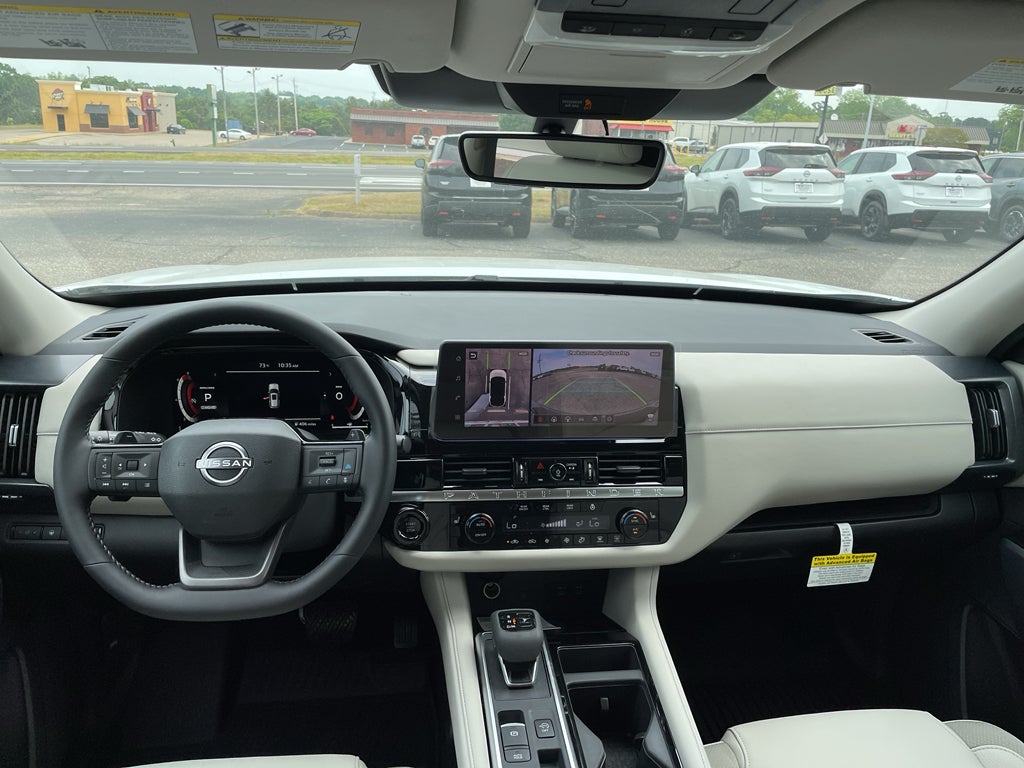 2026 Nissan Pathfinder SL