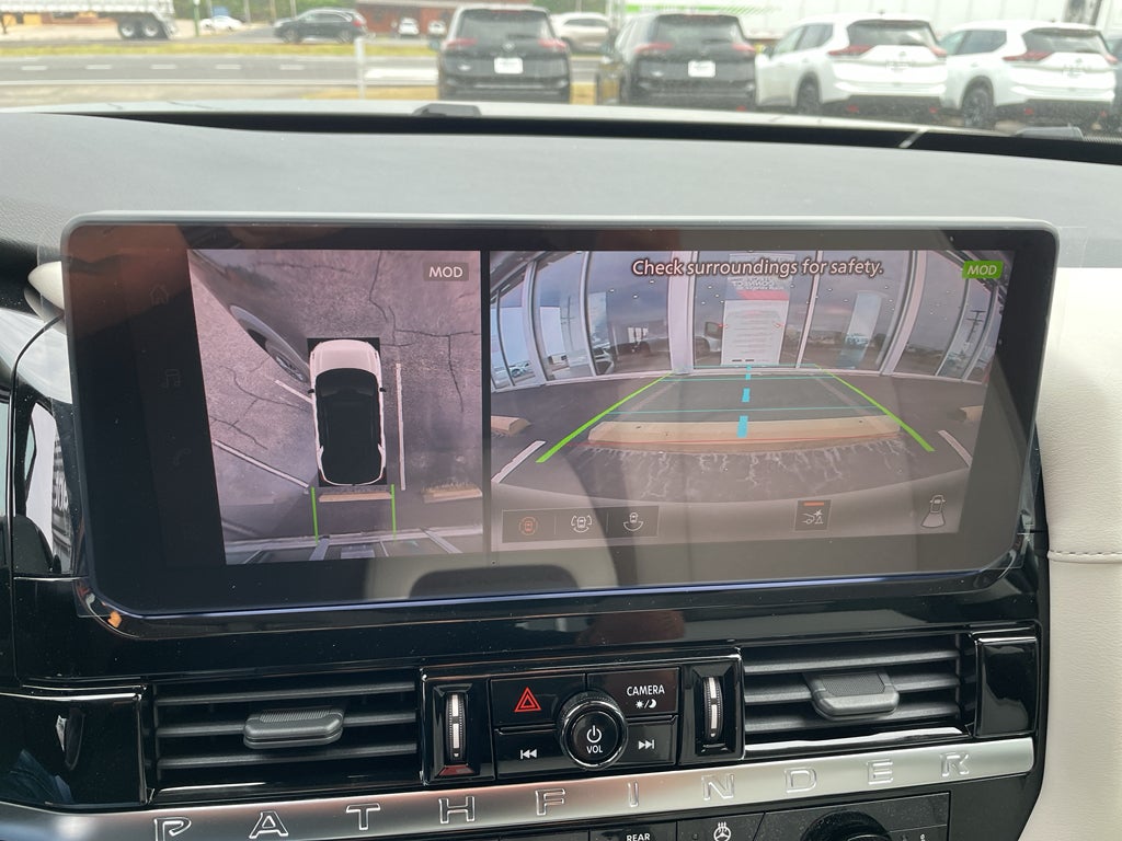2026 Nissan Pathfinder SL