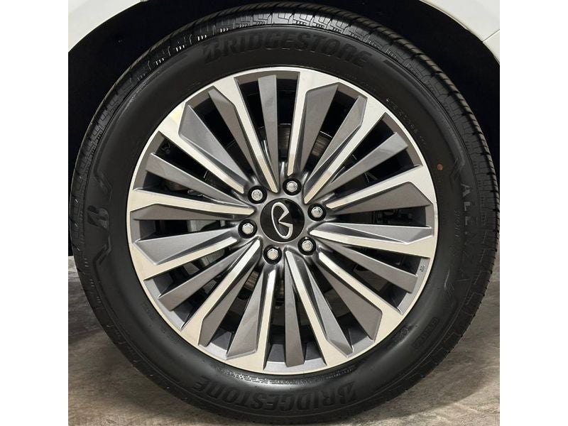 2025 INFINITI QX80 Luxe