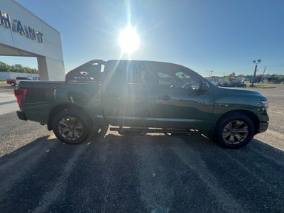 2024 Nissan Titan SV