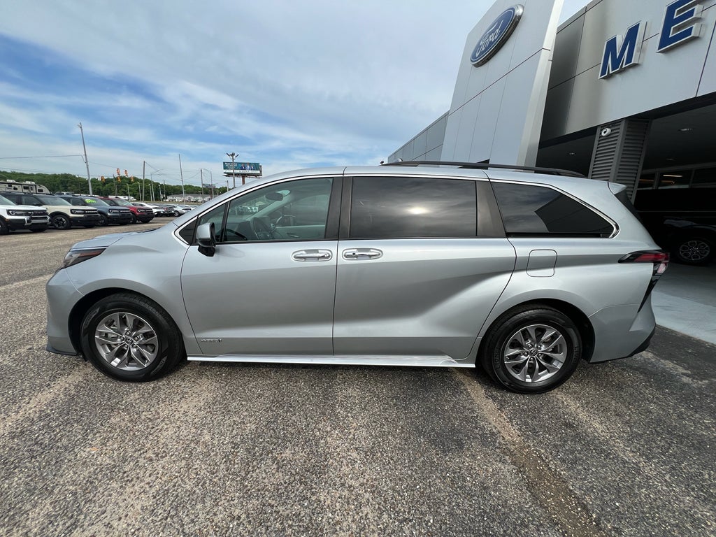 2021 Toyota Sienna XLE